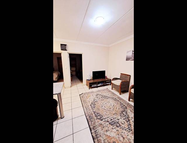 1 BEDROOM PROPERTY TO RENT IN DIE BULT